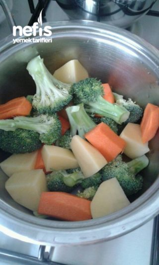 Brokoli Ve Havuç Salatasi