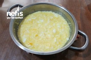 Kahvaltılık Lor Ve Kaşar Peynirli Yumurta Tavada Tarifi