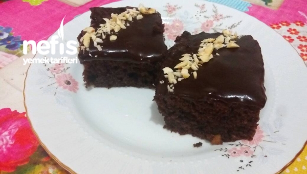 Browni Tadında Çikolatalı Islak Kek