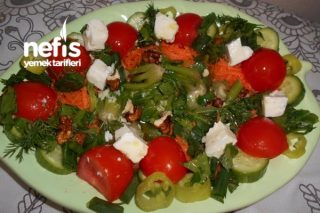Türlü Ispanak Kökü Salatası Tarifi
