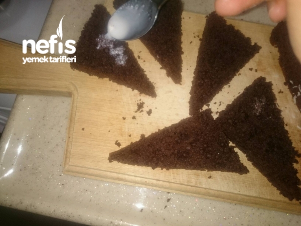 Krem Şantili Kakaolu Üçgen Kek Nefis Yemek Tarifleri