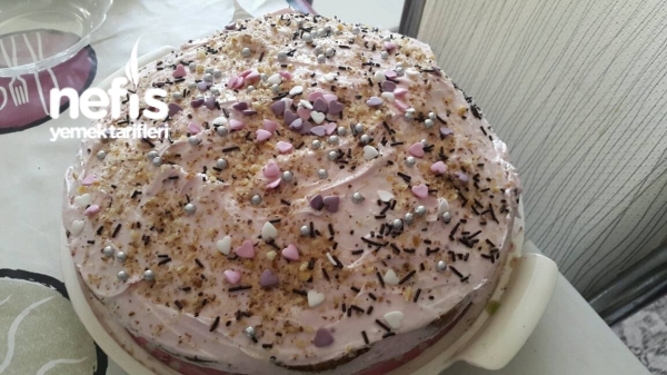 Ev Yapımı Pandispanya İle Dolu Dolu Yaşpasta Nefis Yemek Tarifleri