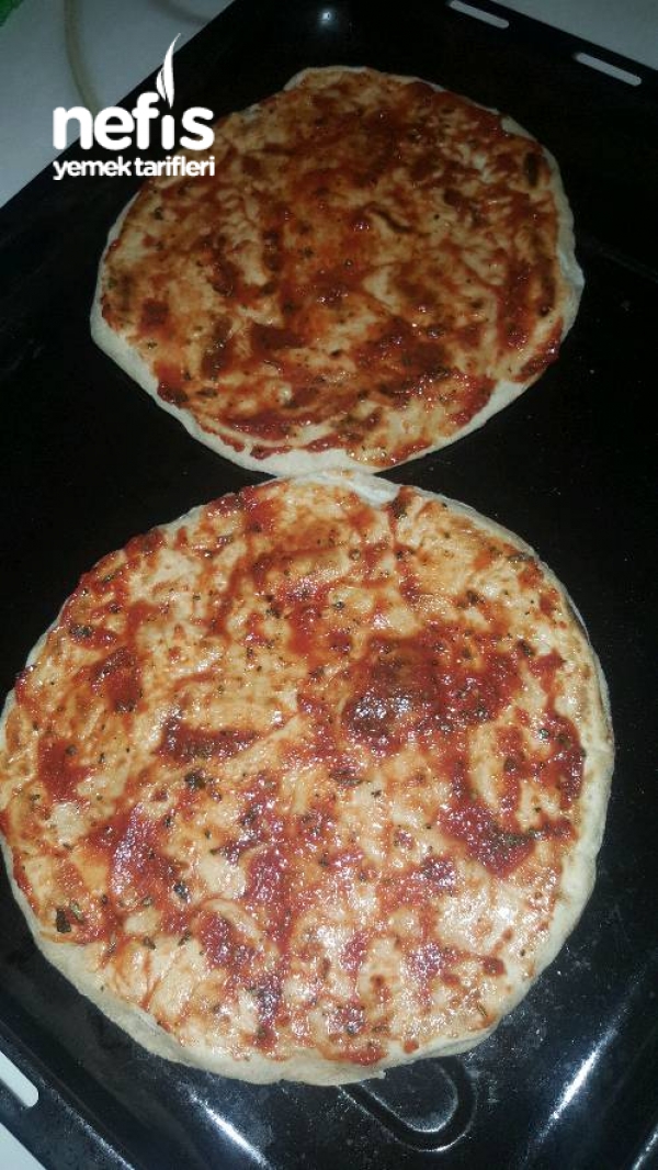 Mayalı Ekmekten (ınce Bazlama) Pizza Yapımı