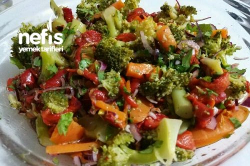 Köz Biberli Brokoli Salatası Tarifi