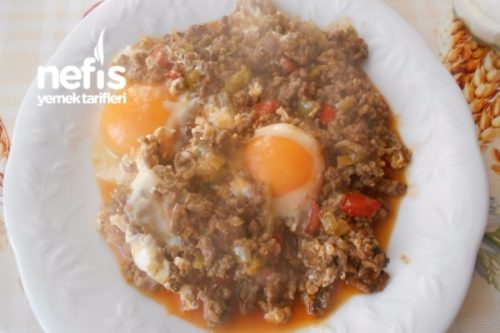 Sebzeli Tavada Kiymali Yumurta Nefis Yemek Tarifleri
