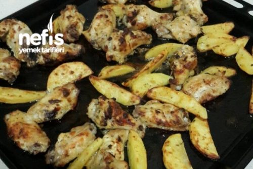 Fırında Soslu Patates ve Tavuk Kanat Tarifi Videosu Fırında Soslu Patates ve Tavuk Kanat Tarifi Videosu