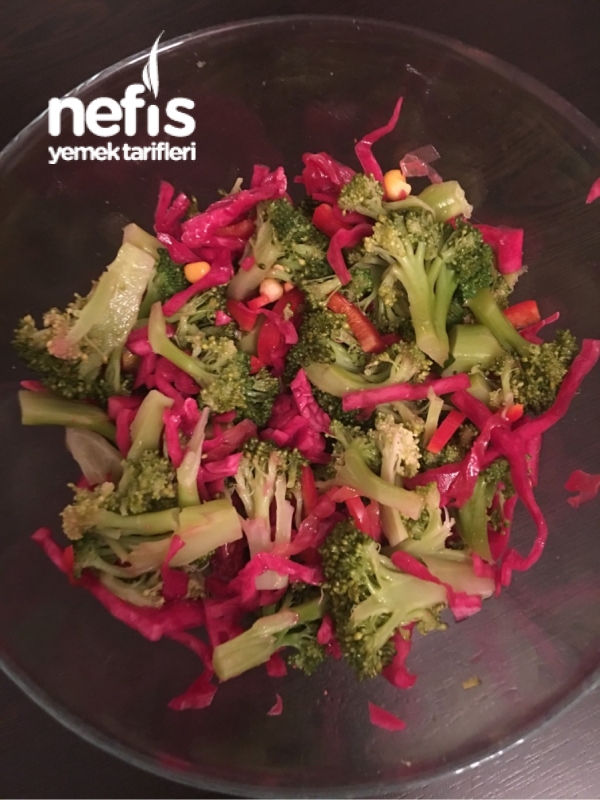 Fermente Lahanalı Brokoli Salatası