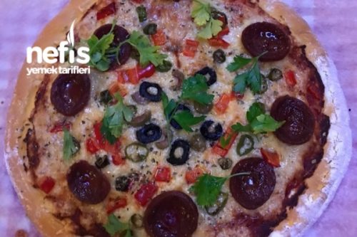 Pizza (Yumuşak Hamurlu Çıtır Kenarlı) Nefis Yemek Tarifleri