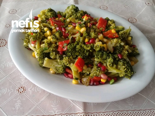 Közlenmiş Biberli Brokoli Salatası