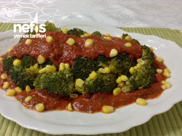 Muhteşem Soslu Brokoli Salatası ( Köz Kapya Biberli Sos )