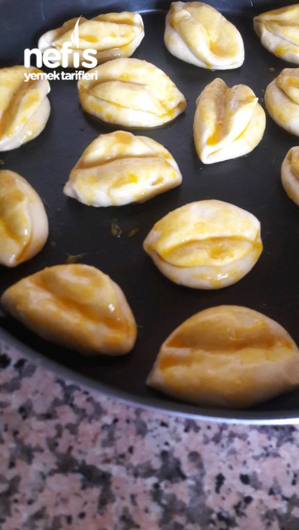 Peynirli Pogaca(pastane Poğaçasi)