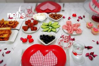 Sevgililer Günü İçim Hazırlanmış Kahvaltı Masası Tarifi