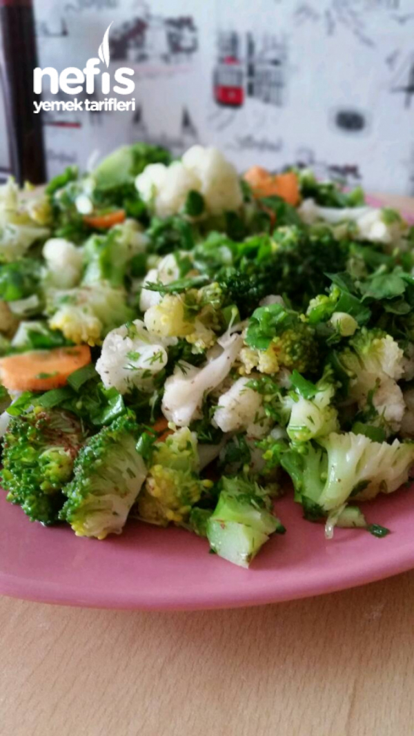 Karnabaharli Brokoli Salatasi