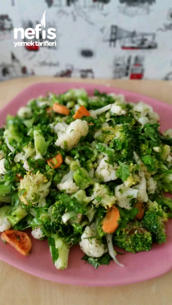 Karnabaharli Brokoli Salatasi