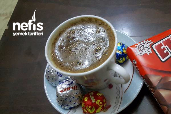 Çikolatalı Bol Köpüklü Türk Kahvesi