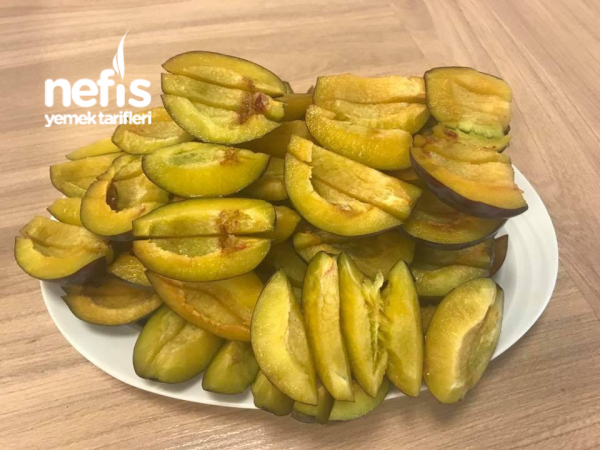 Mayalı Hamurdan Erikli Pasta (Alman Usulü) Nefis Yemek Tarifleri