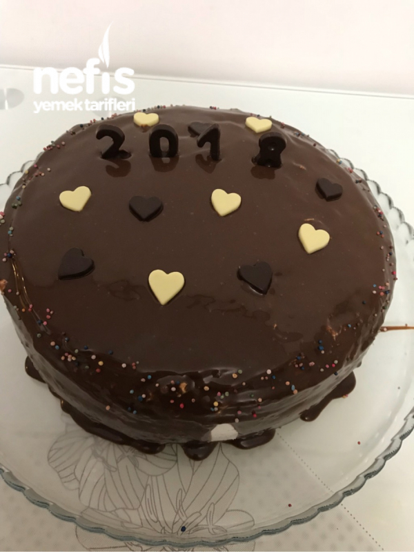 Çikolata Soslu Vişneli Yaş Pasta Nefis Yemek Tarifleri