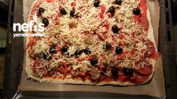 İtalyan Usulü Pizza Nefis Yemek Tarifleri