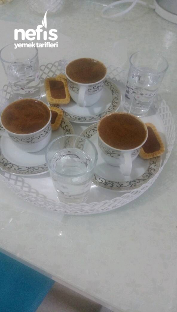 Bol Köpüklü Sütlü Türk Kahvesi