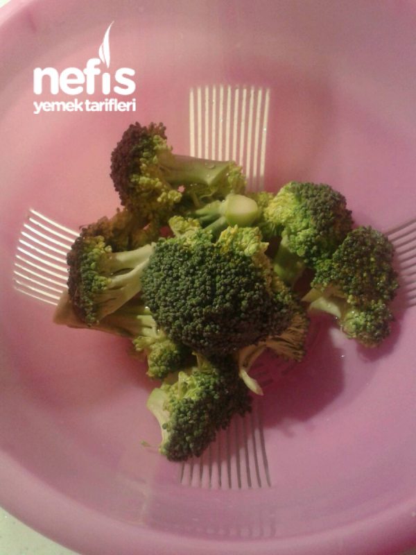 Zeytinyağlı Sarımsakli Brokoli Salatası