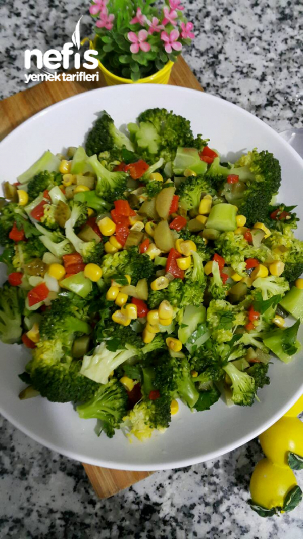 Zeytinyağlı Enfes Brokoli Salatası