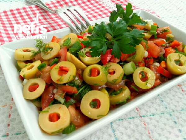 Yeşil Zeytin Salatası