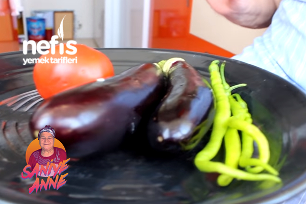 Közlenmiş Patlıcan Salatası (Videolu)