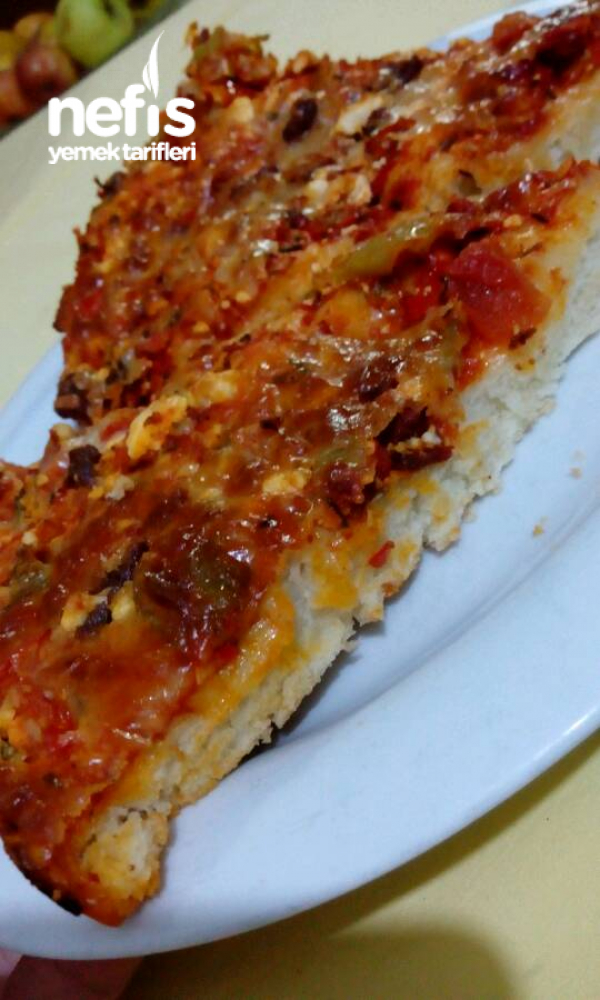 Tuba’nın Bol Malzemeli Pizzası