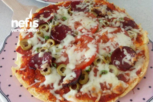Müthiş Hemen Pişen Bazlamadan Pizza Nefis Yemek Tarifleri