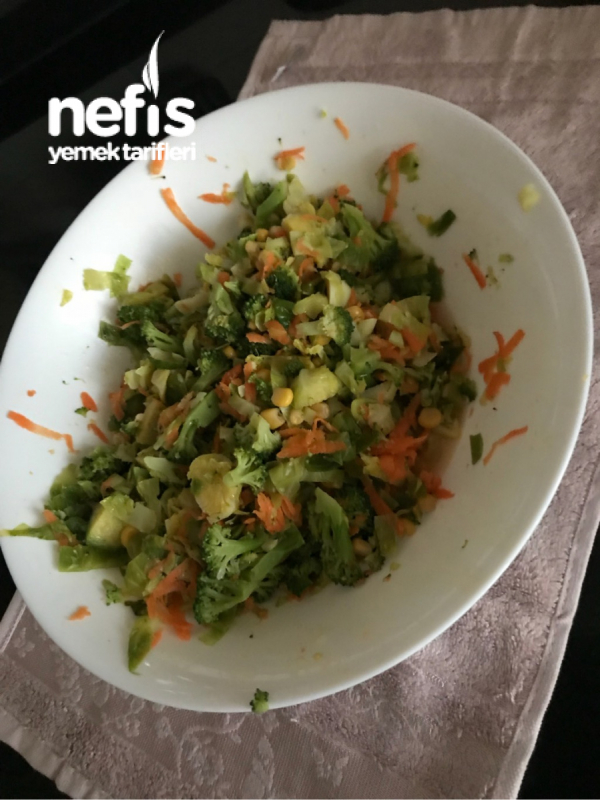 Brokoli-brüksel Lahanası Salatası