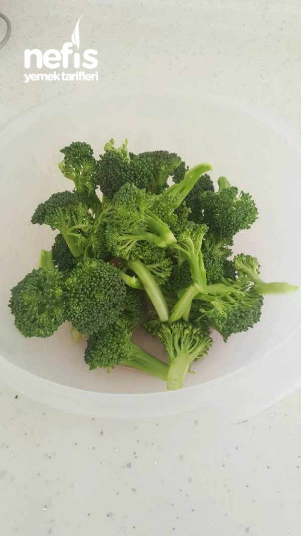 Ekşili Brokoli Salatası