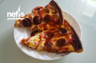 Efsane Hamuruyla Sucuklu Sosisli Pizza Tarifi