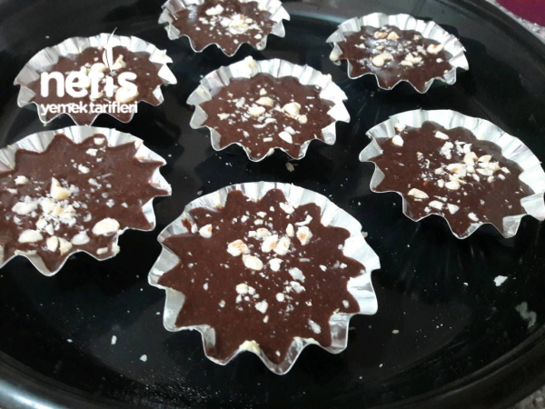 Metal Kek Kalıplarına Kakaolu Kek