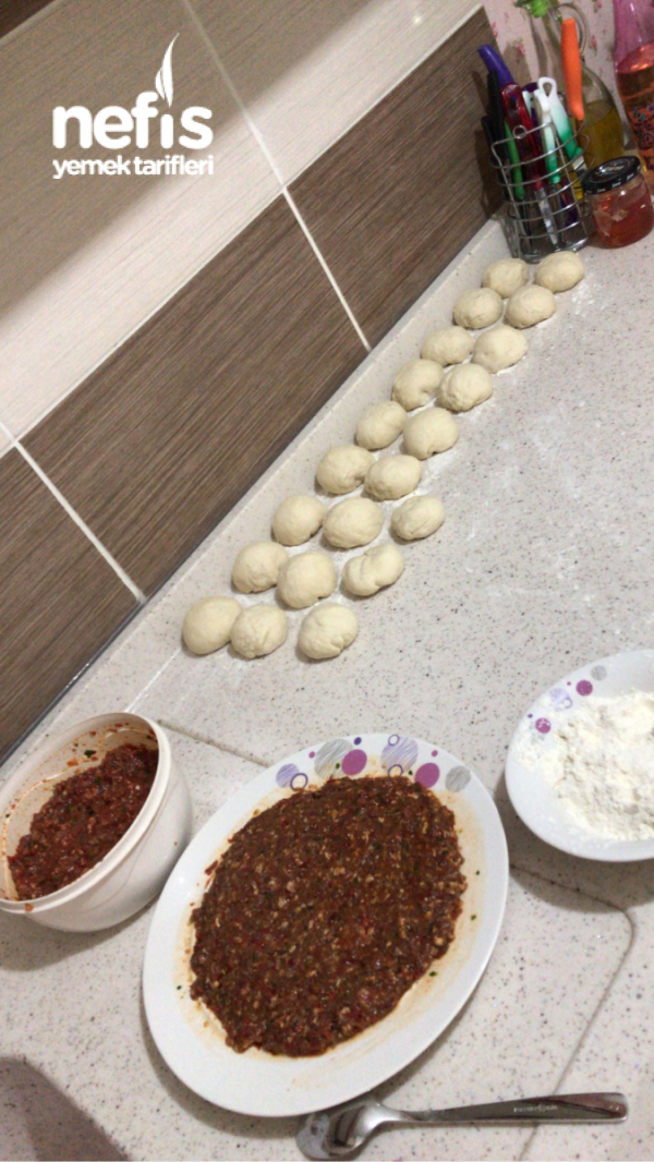 Dışarıda Lahmacun Yemeye Son Nefis Yemek Tarifleri