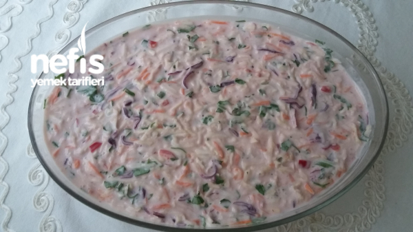 Rengarenk Yoğurtlu Salata