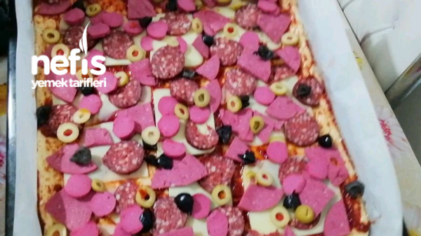 Bol Malzemeli Pizza (çocuklar Çok Beğenecek)