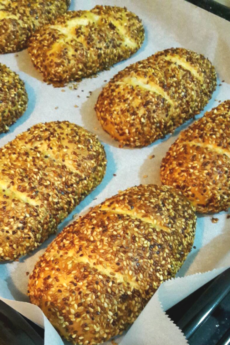 Fırında Domates Soslu Kaşarlı Simit Fırında Domates Soslu Kaşarlı Simit