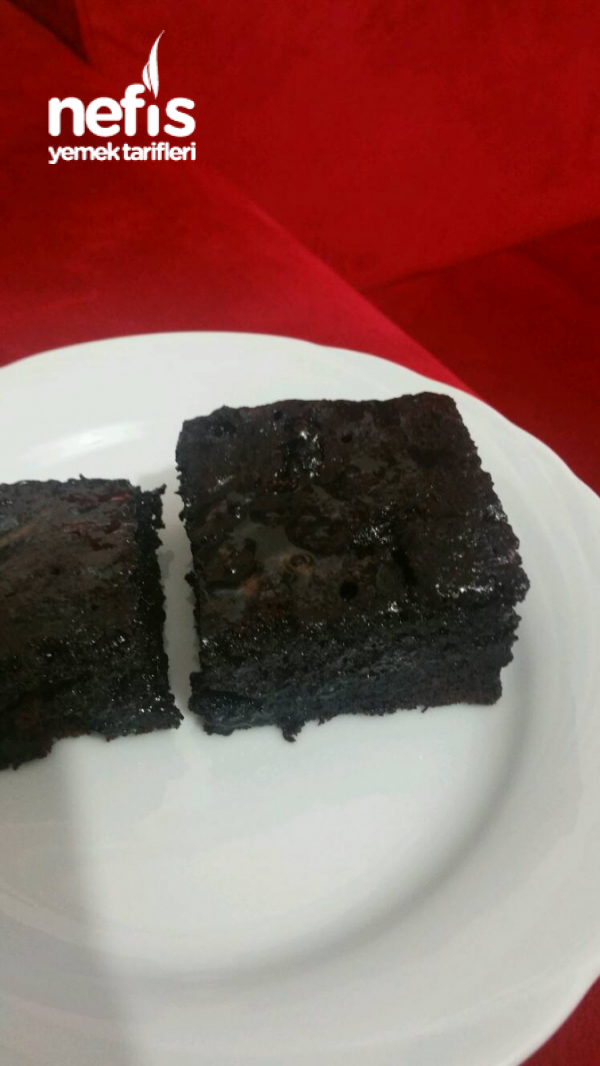 Sosu Kendinden Islak Kek Nefis Yemek Tarifleri
