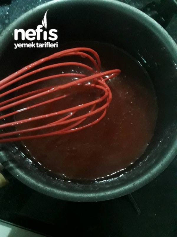 Çilek Jöleli Damla Çikolatalı Petibör Pasta Nefis Yemek Tarifleri
