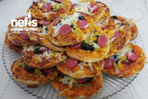 Mini Pizza Tam Kıvamında Nefis Tarif Tarifi