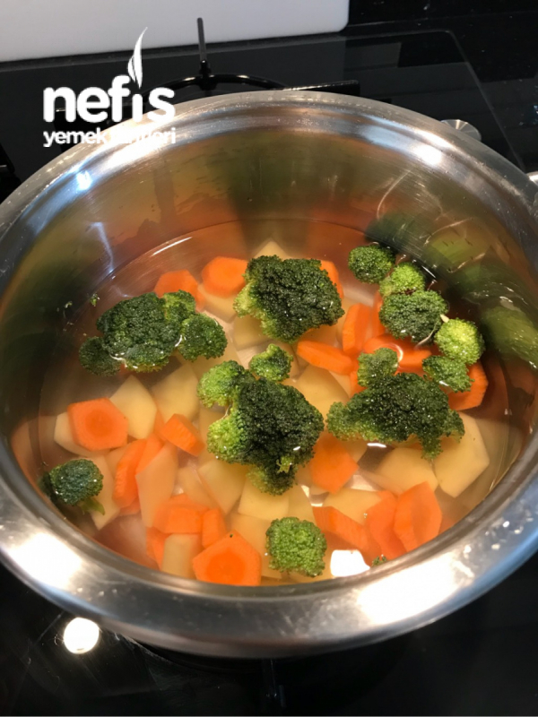 bebek brokoli corbasi 7 ay nefis yemek tarifleri