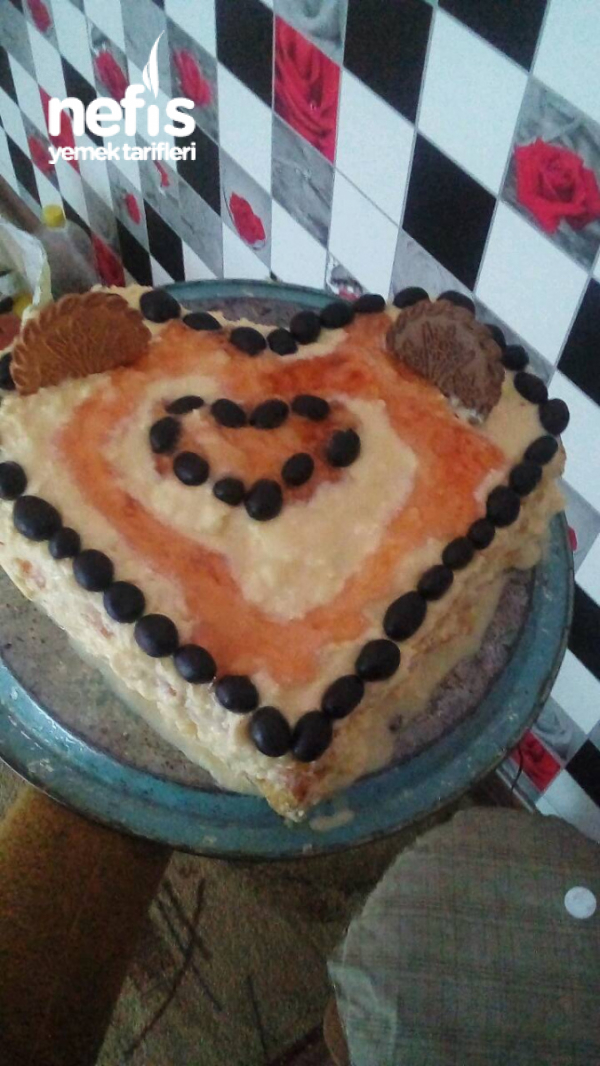 Sevgililer Günü Pastası (Keyfi Yolunda Aşkı Sonunda)