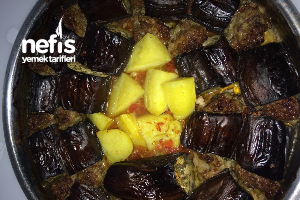 Gaziantep’imin Tepside Patlıcan Kebabı (Domates Ezmeli Püf Noktalı)