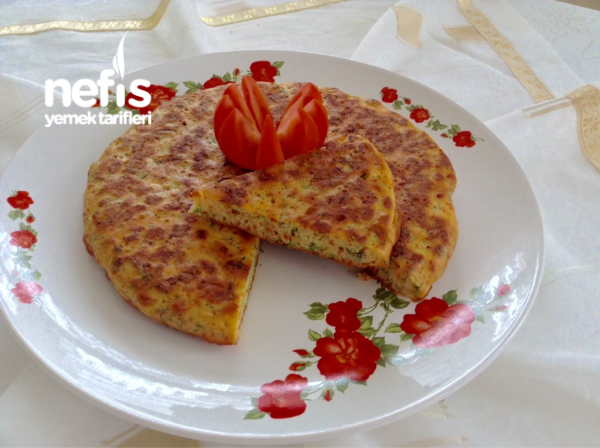 Kahvaltılık Nefis Börek Tadında  Omlet ( Pırasa Ve Bol Yeşillikle )