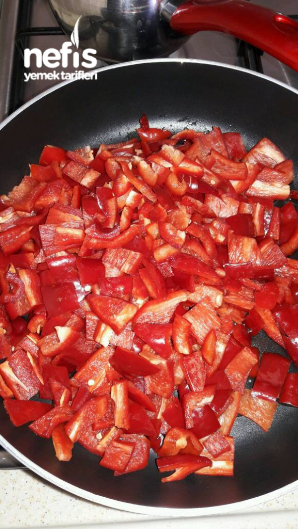 lezzetli Kaşarlı Kırmızı Biber
