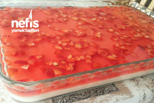 Çilek Parçalı Jöleli Pasta Nefis Yemek Tarifleri