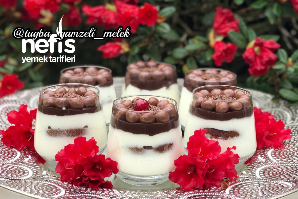 Enfes Tadı İle Kupta Çikolata Soslu Sütlü Tatlı Nefis Yemek Tarifleri