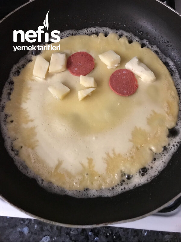 Sucuklu Kaşarlı Krep (Gözleme Lezzetinde) - Nefis Yemek ...