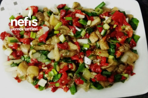 Közlenmiş Biber Patlıcan Salatası Tarifi