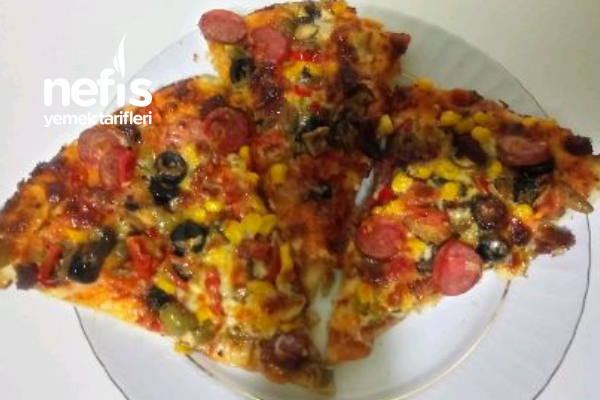 Karışık Bol Malzemeli Anne Pizzası